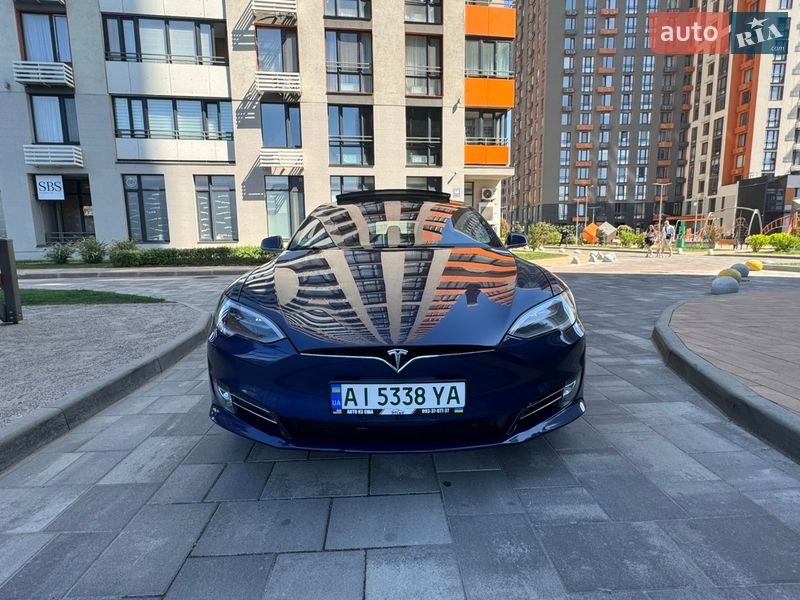 Лифтбек Tesla Model S 2016 в Киеве