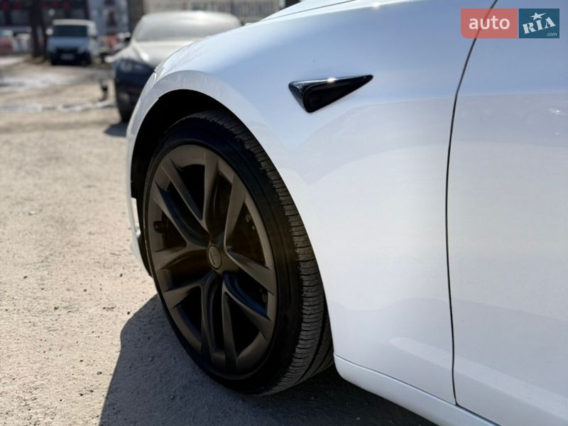 Лифтбек Tesla Model S 2022 в Виннице
