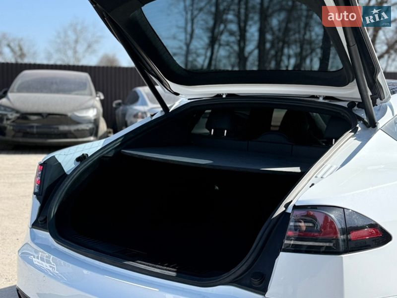 Лифтбек Tesla Model S 2022 в Виннице