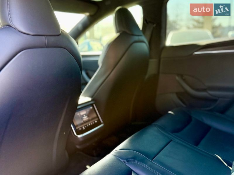 Лифтбек Tesla Model S 2022 в Виннице