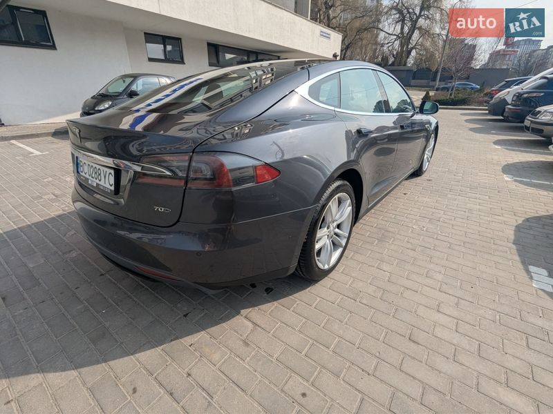 Лифтбек Tesla Model S 2015 в Львове фото 11 Лифтбек Tesla Model S 2015 в Львове