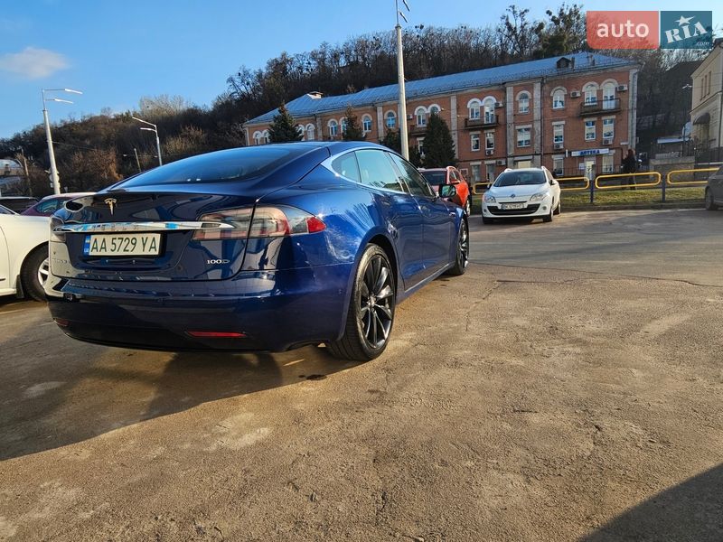 Лифтбек Tesla Model S 2017 в Киеве