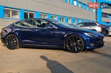 Лифтбек Tesla Model S 2017 в Киеве