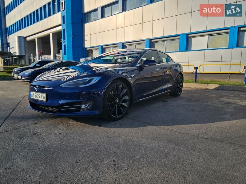 Лифтбек Tesla Model S 2017 в Киеве