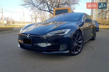 Ліфтбек Tesla Model S 2016 в Києві