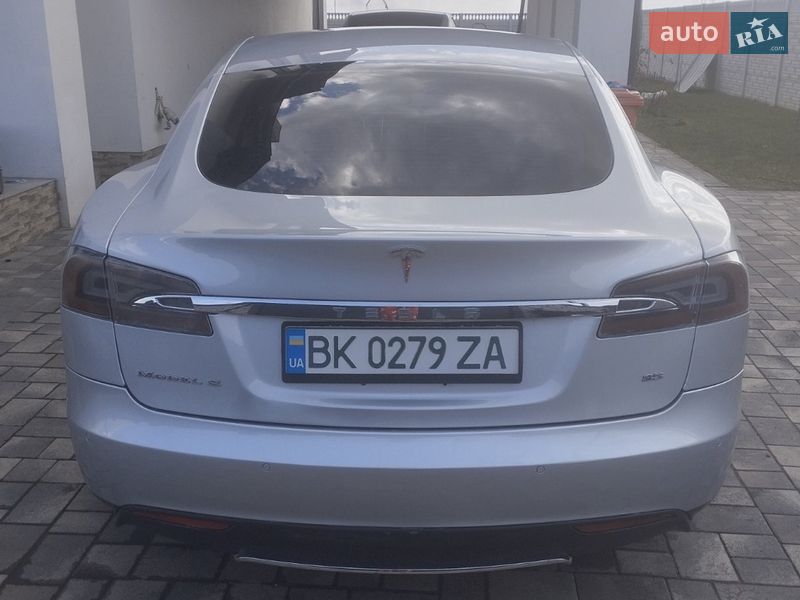 Лифтбек Tesla Model S 2013 в Ровно