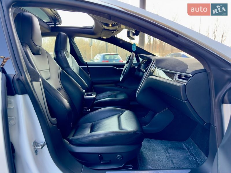 Лифтбек Tesla Model S 2015 в Виннице фото 4 Лифтбек Tesla Model S 2015 в Виннице