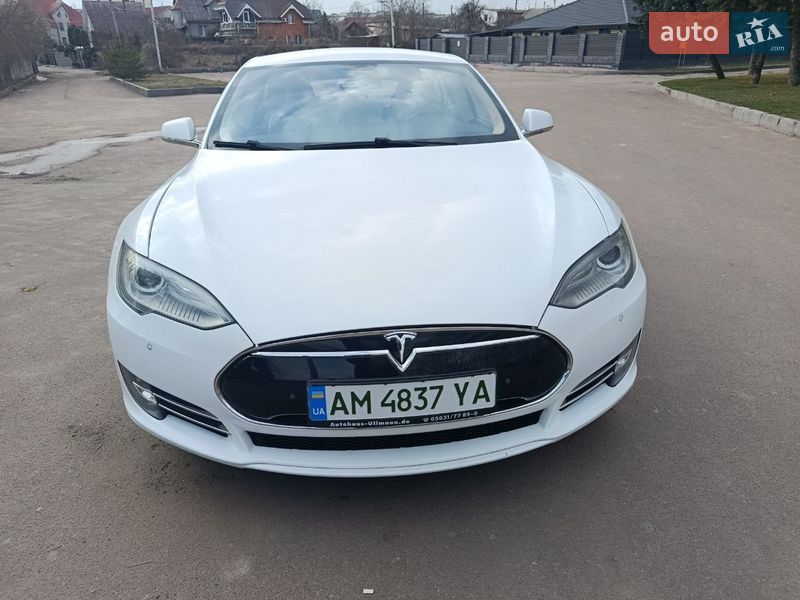 Лифтбек Tesla Model S 2014 в Житомире