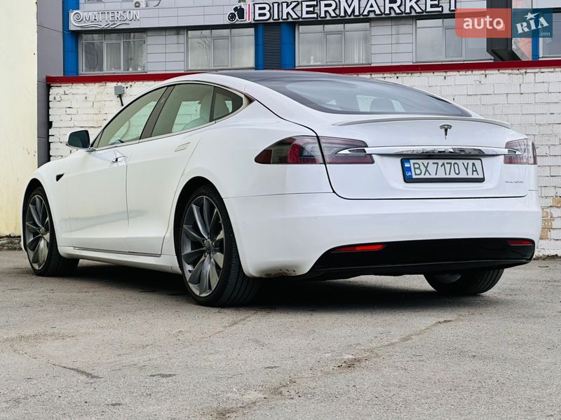 Лифтбек Tesla Model S 2019 в Киеве