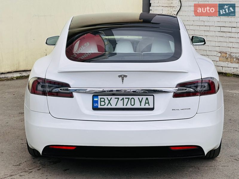 Лифтбек Tesla Model S 2019 в Киеве