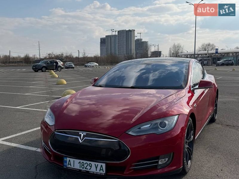 Лифтбек Tesla Model S 2013 в Киеве