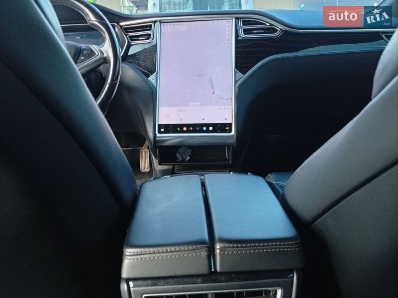 Лифтбек Tesla Model S 2017 в Киеве