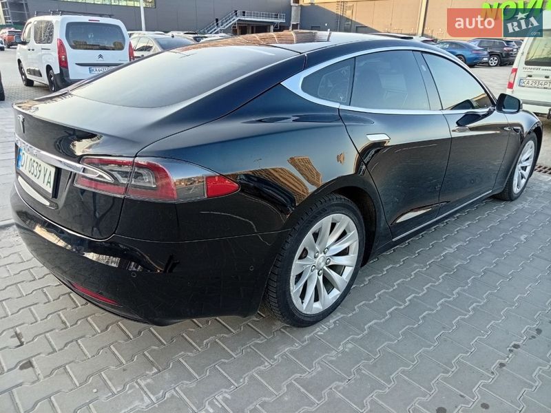 Лифтбек Tesla Model S 2017 в Киеве