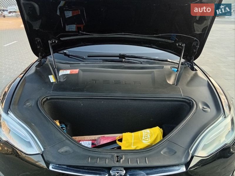 Лифтбек Tesla Model S 2017 в Киеве