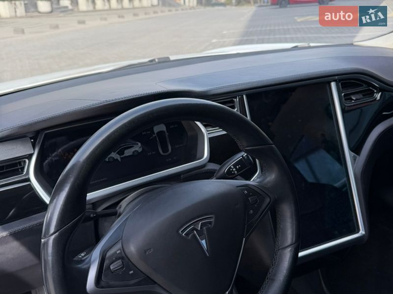 Лифтбек Tesla Model S 2013 в Львове