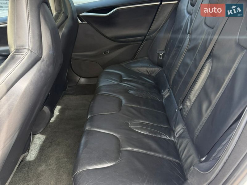 Лифтбек Tesla Model S 2013 в Львове
