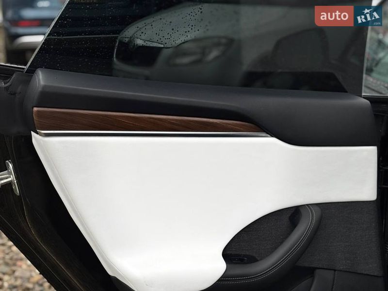 Лифтбек Tesla Model S 2023 в Стрые