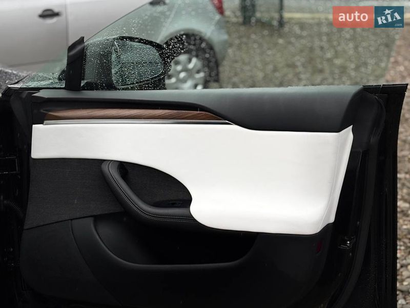 Лифтбек Tesla Model S 2023 в Стрые