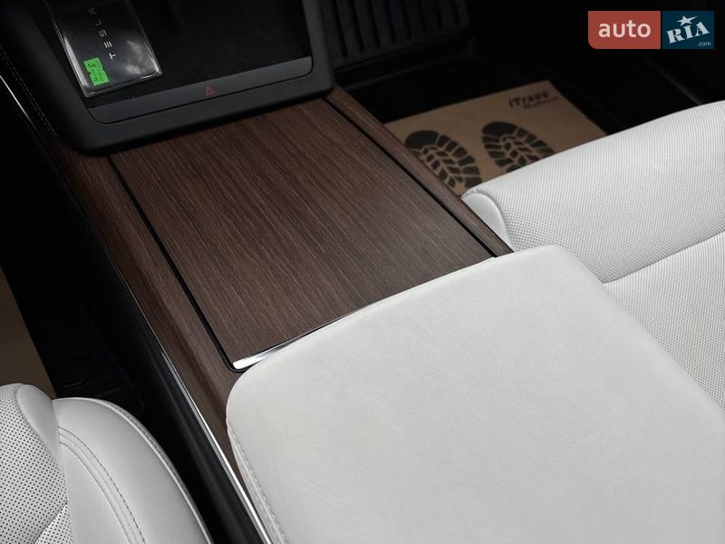 Лифтбек Tesla Model S 2023 в Стрые