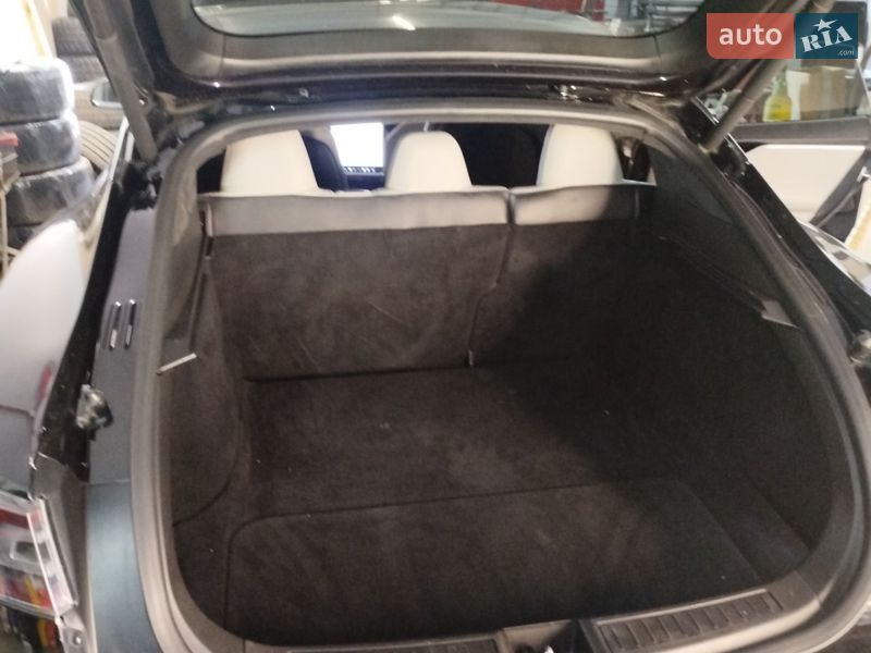 Ліфтбек Tesla Model S 2016 в Теплодарі фото 13 Ліфтбек Tesla Model S 2016 в Теплодарі