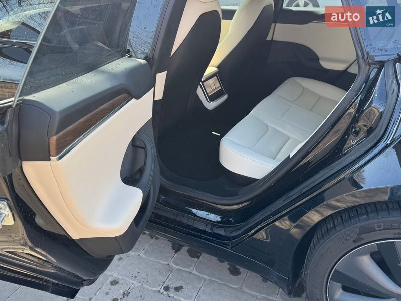 Лифтбек Tesla Model S 2021 в Полтаве