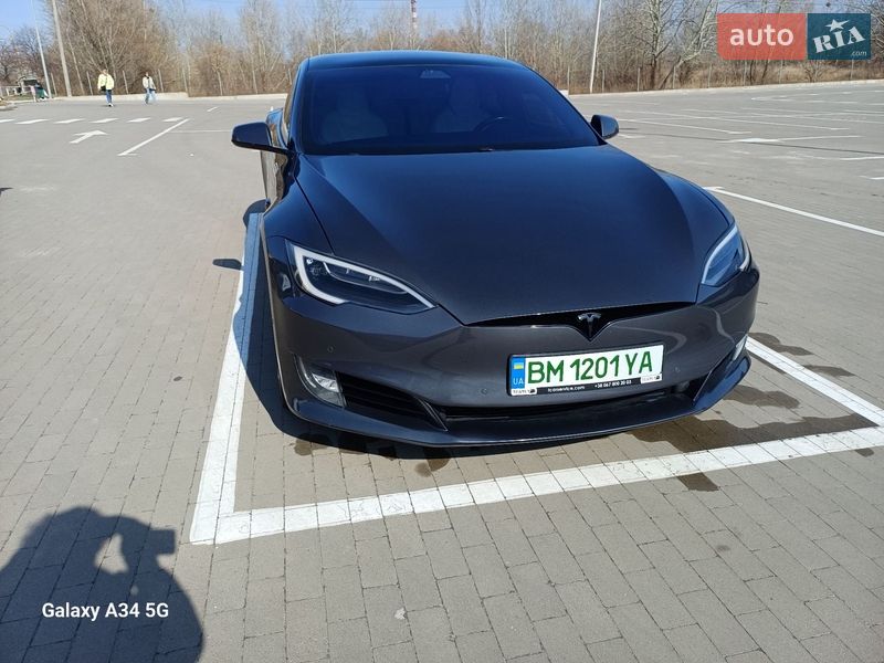 Лифтбек Tesla Model S 2019 в Сумах