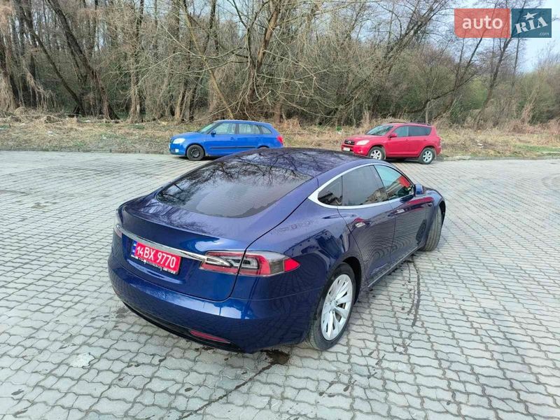 Лифтбек Tesla Model S 2017 в Львове