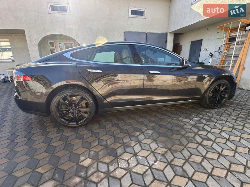Лифтбек Tesla Model S 2016 в Львове фото 10 Лифтбек Tesla Model S 2016 в Львове