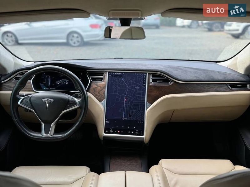 Лифтбек Tesla Model S 2016 в Киеве