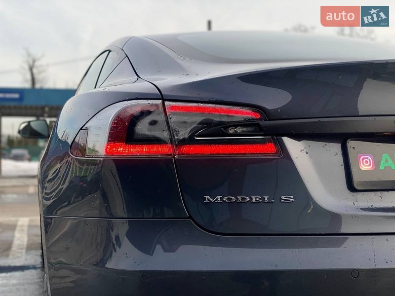 Ліфтбек Tesla Model S 2015 в Києві