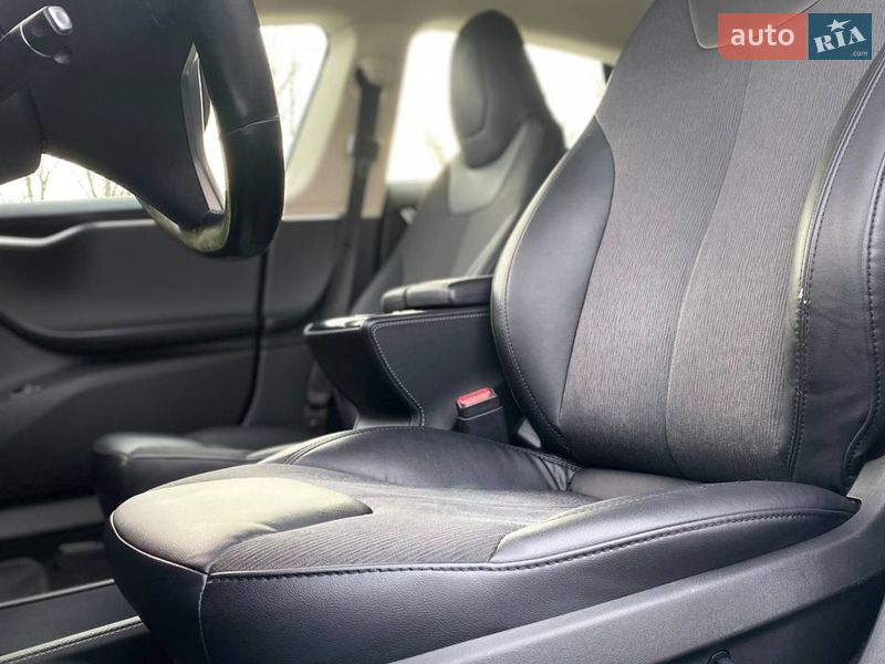 Ліфтбек Tesla Model S 2015 в Києві