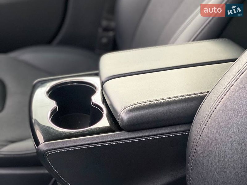 Ліфтбек Tesla Model S 2015 в Києві