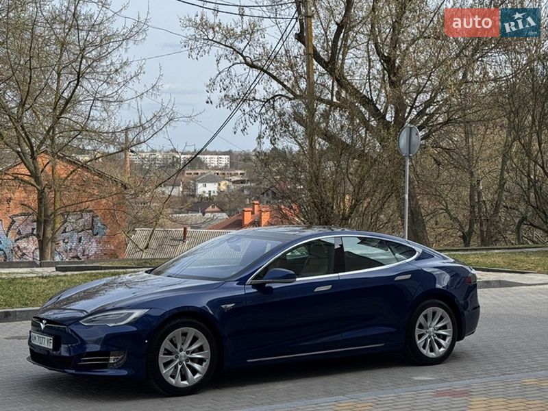 Ліфтбек Tesla Model S 2016 в Звягелі
