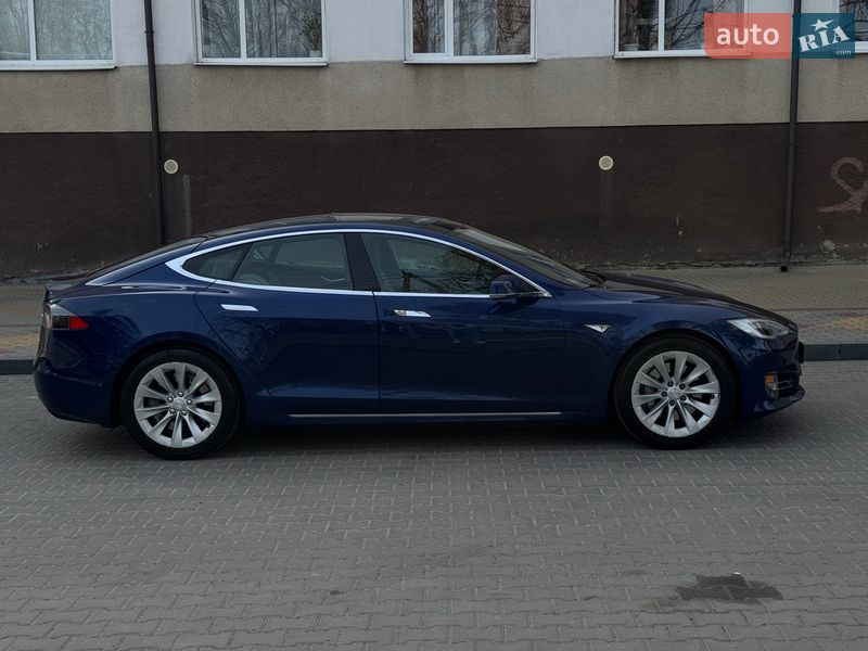 Ліфтбек Tesla Model S 2016 в Звягелі