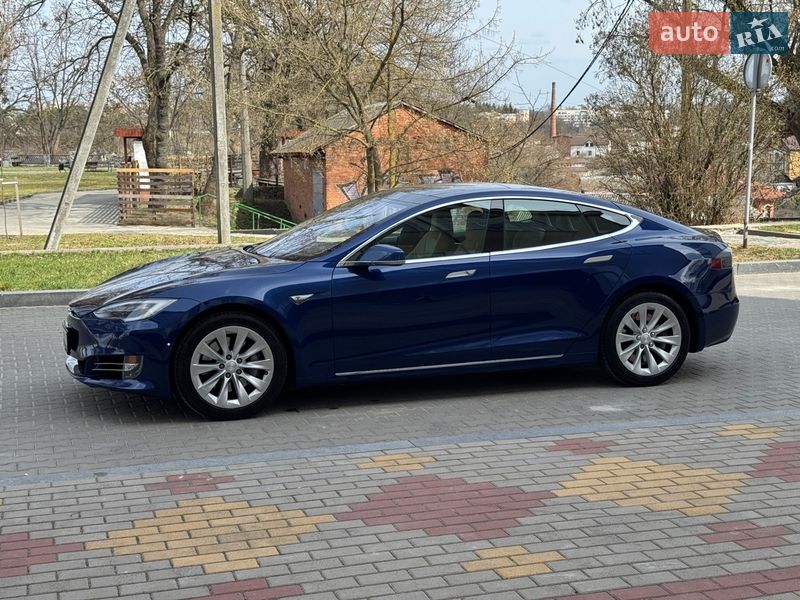 Ліфтбек Tesla Model S 2016 в Звягелі