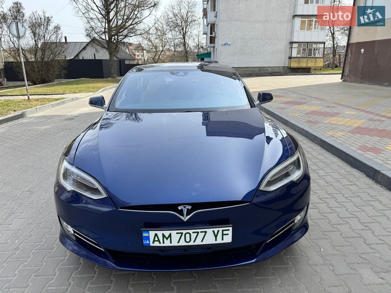 Ліфтбек Tesla Model S 2016 в Звягелі