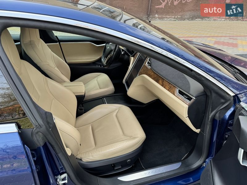 Ліфтбек Tesla Model S 2016 в Звягелі