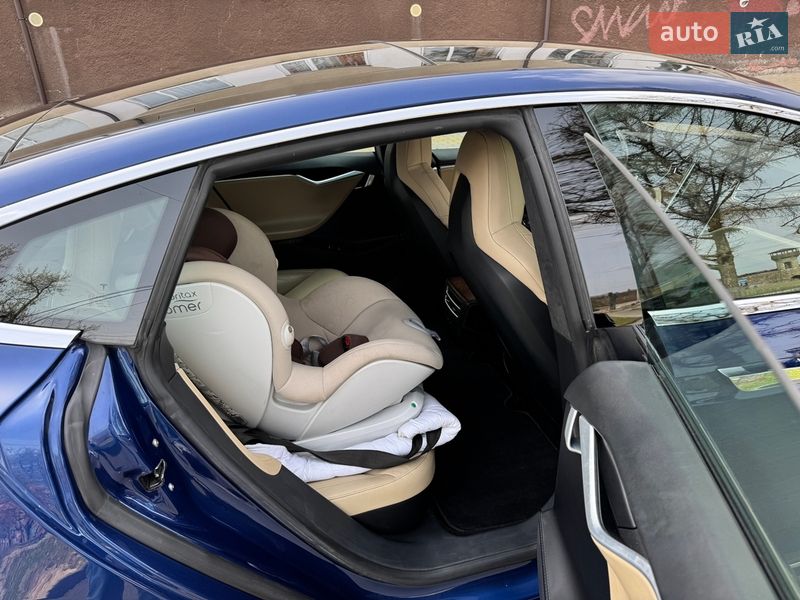 Ліфтбек Tesla Model S 2016 в Звягелі