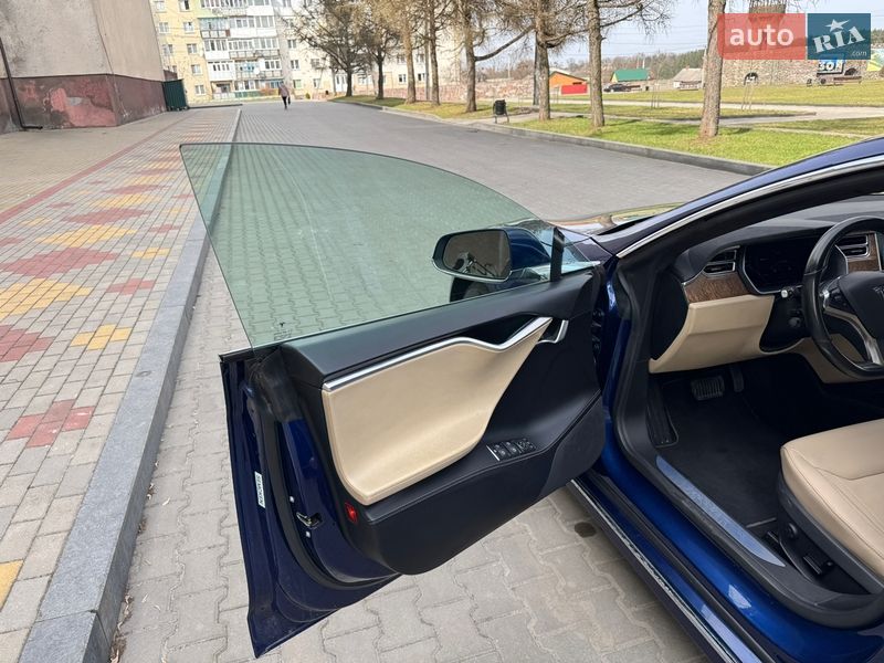 Ліфтбек Tesla Model S 2016 в Звягелі
