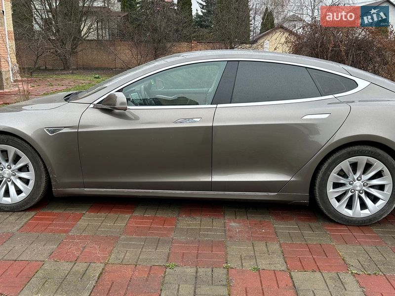 Лифтбек Tesla Model S 2016 в Киеве фото 4 Лифтбек Tesla Model S 2016 в Киеве