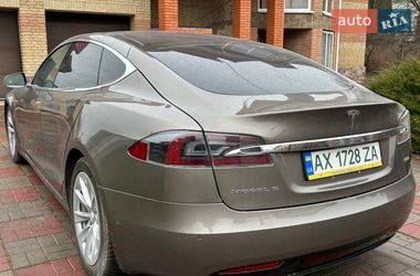Лифтбек Tesla Model S 2016 в Киеве