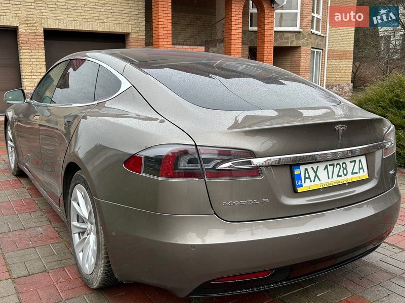 Лифтбек Tesla Model S 2016 в Киеве фото 5 Лифтбек Tesla Model S 2016 в Киеве