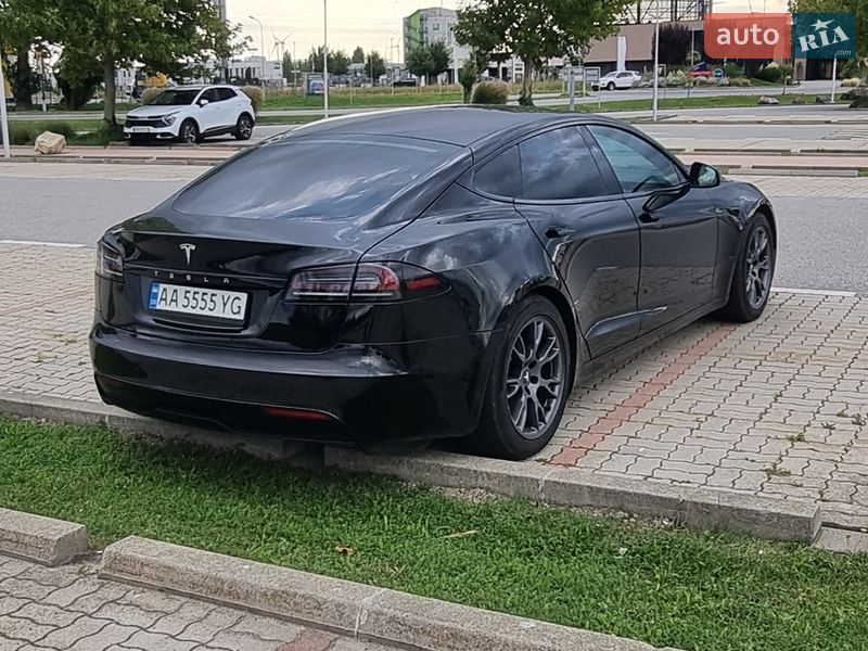 Лифтбек Tesla Model S 2024 в Львове