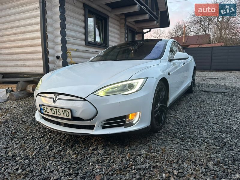 Ліфтбек Tesla Model S 2016 в Львові