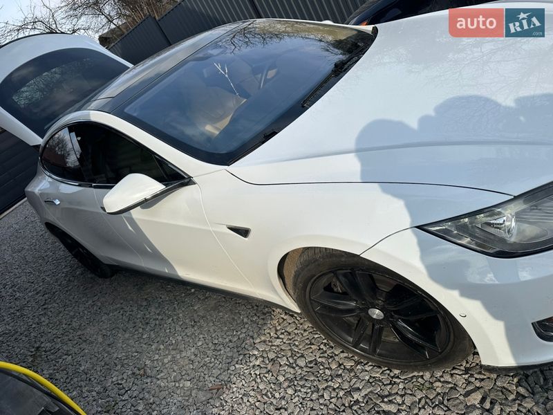 Ліфтбек Tesla Model S 2016 в Львові