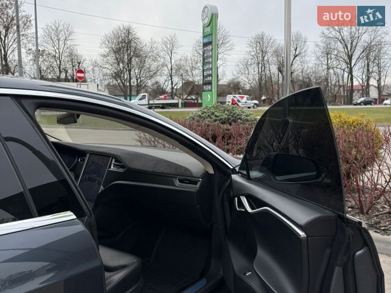 Лифтбек Tesla Model S 2016 в Житомире фото 11 Лифтбек Tesla Model S 2016 в Житомире