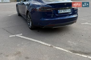 Лифтбек Tesla Model S 2015 в Александрие