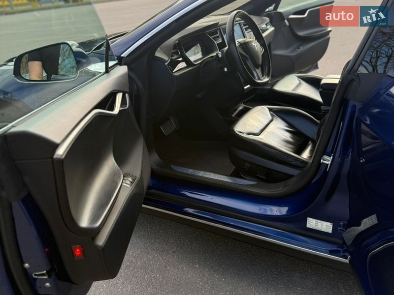 Лифтбек Tesla Model S 2015 в Александрие