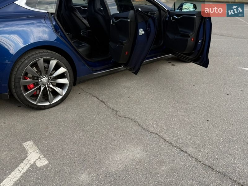Лифтбек Tesla Model S 2015 в Александрие
