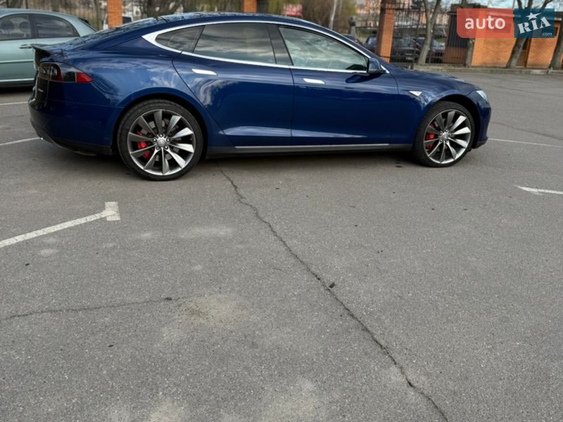 Лифтбек Tesla Model S 2015 в Александрие